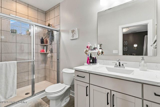 6530 Oak Village Dr, Louisville, KY 40228