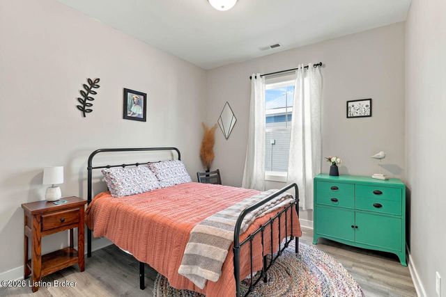 6530 Oak Village Dr, Louisville, KY 40228