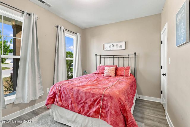 6530 Oak Village Dr, Louisville, KY 40228