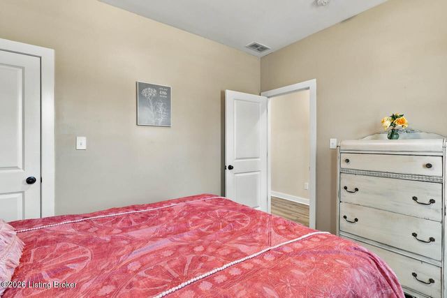 6530 Oak Village Dr, Louisville, KY 40228