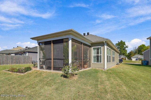 6530 Oak Village Dr, Louisville, KY 40228