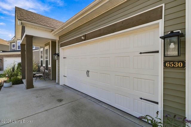 6530 Oak Village Dr, Louisville, KY 40228