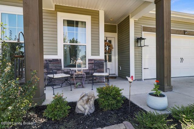6530 Oak Village Dr, Louisville, KY 40228