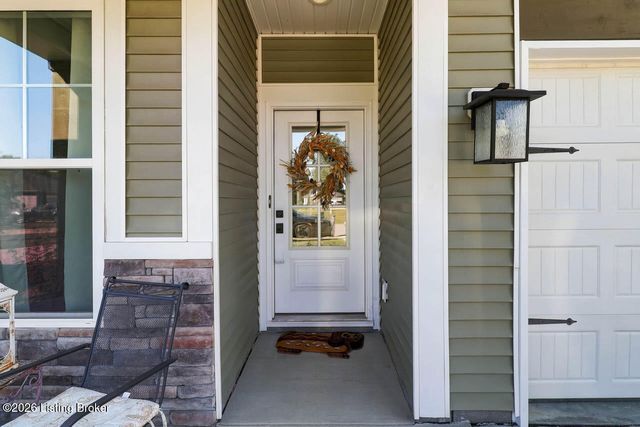 6530 Oak Village Dr, Louisville, KY 40228