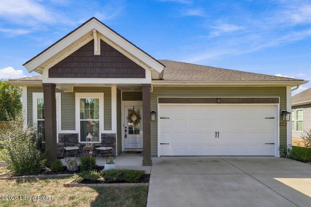 6530 Oak Village Dr, Louisville, KY 40228