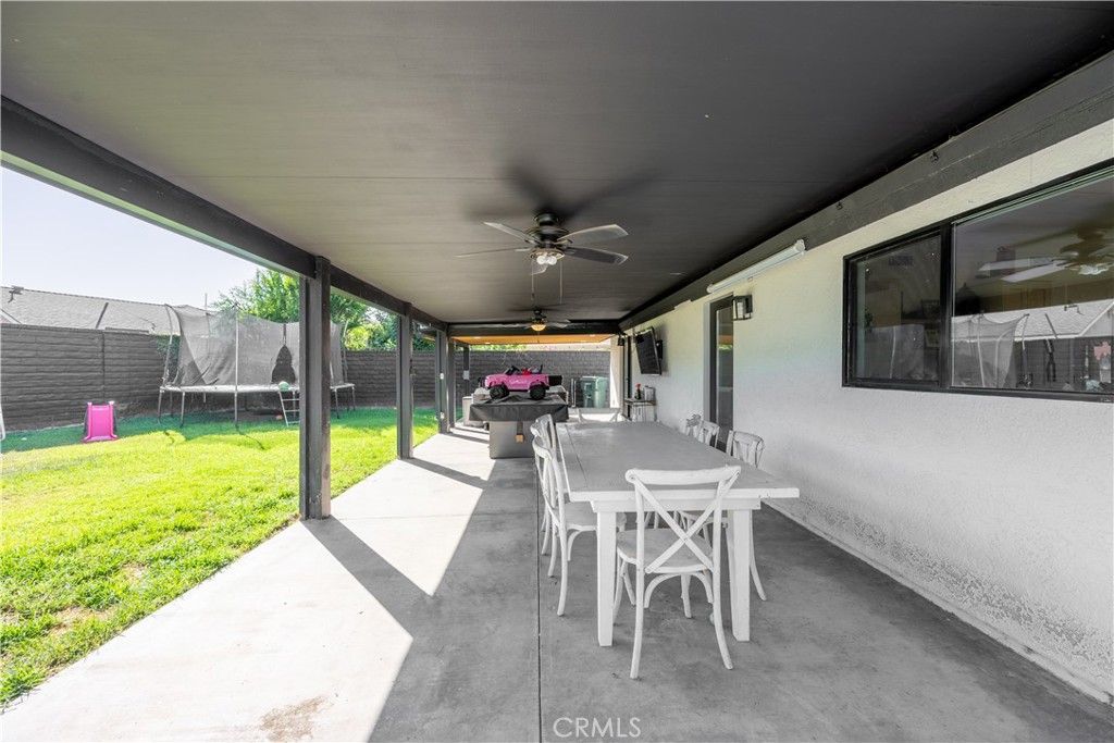 Image 15 of property listing at 27706 Hartford, Castaic, CA 91384