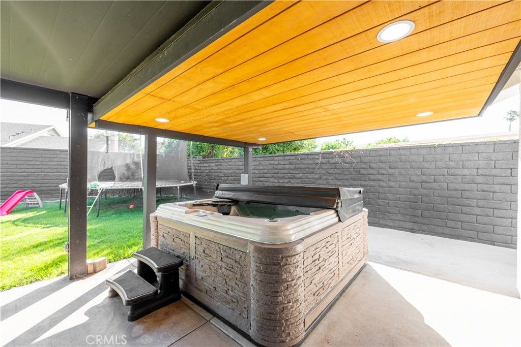 Image 17 of property listing at 27706 Hartford, Castaic, CA 91384