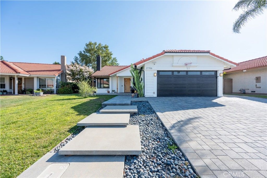 Image 2 of property listing at 27706 Hartford, Castaic, CA 91384
