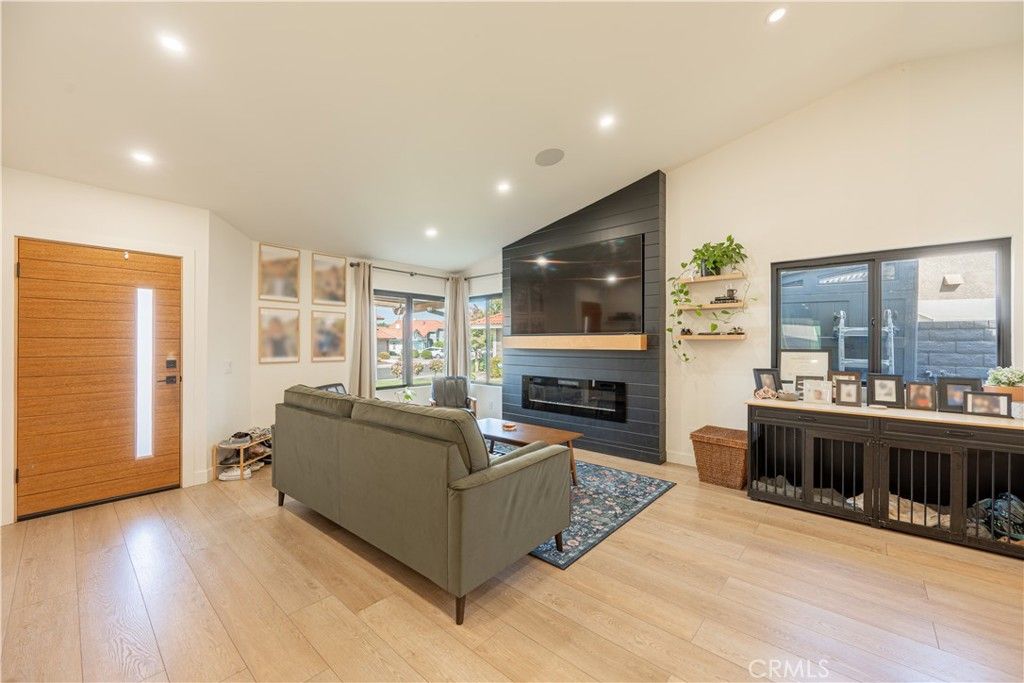 Image 5 of property listing at 27706 Hartford, Castaic, CA 91384