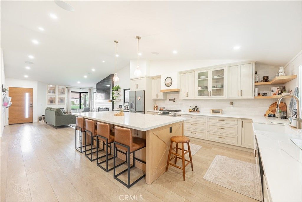 Image 7 of property listing at 27706 Hartford, Castaic, CA 91384