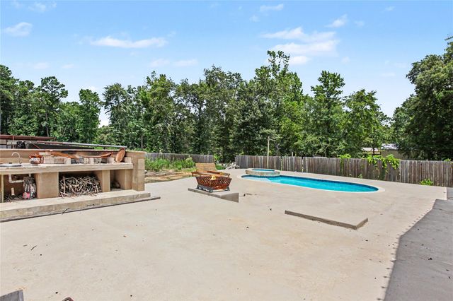 17136 Fm 1484 Road, Conroe, TX 77303