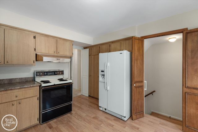 785 Barrington Road, Grosse Pointe Park, MI 48230