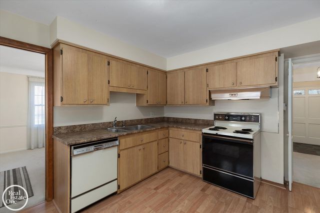 785 Barrington Road, Grosse Pointe Park, MI 48230