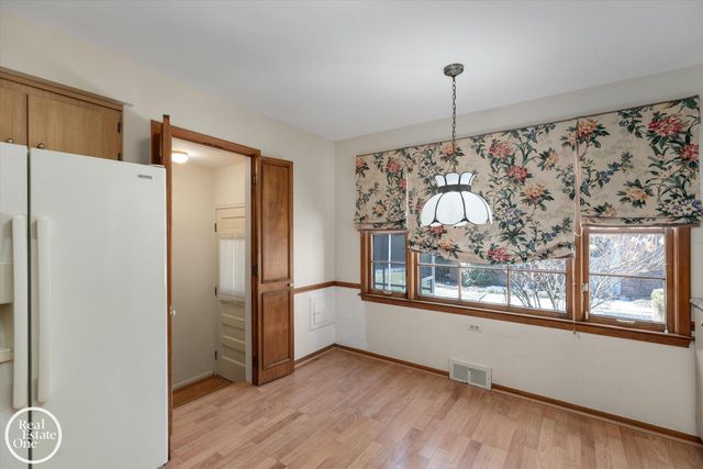 785 Barrington Road, Grosse Pointe Park, MI 48230