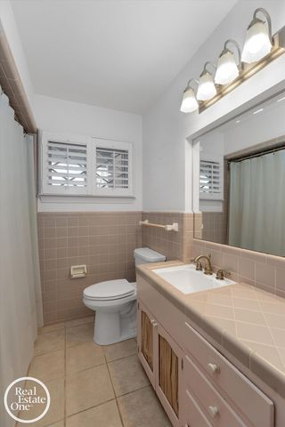 785 Barrington Road, Grosse Pointe Park, MI 48230