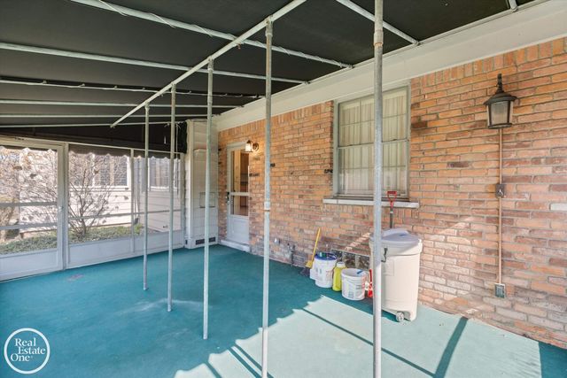 785 Barrington Road, Grosse Pointe Park, MI 48230