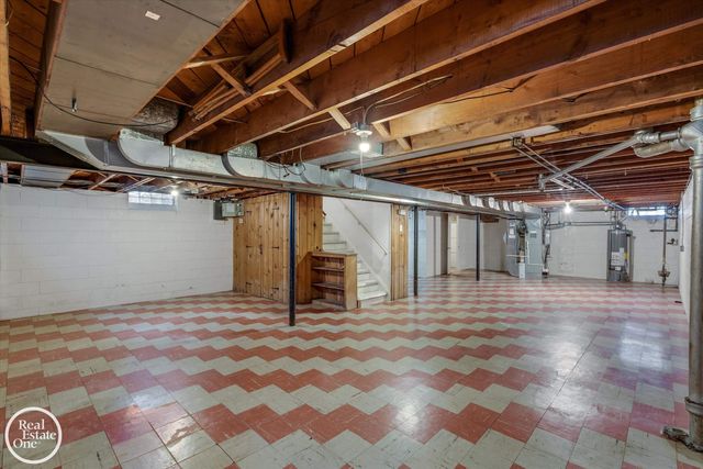 785 Barrington Road, Grosse Pointe Park, MI 48230