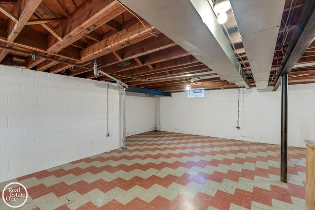 785 Barrington Road, Grosse Pointe Park, MI 48230