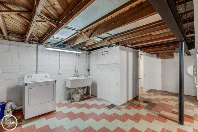 785 Barrington Road, Grosse Pointe Park, MI 48230