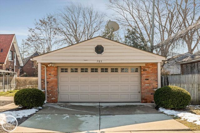 785 Barrington Road, Grosse Pointe Park, MI 48230