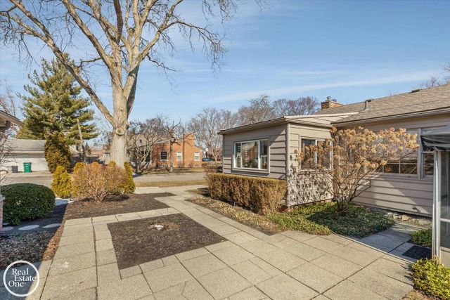 785 Barrington Road, Grosse Pointe Park, MI 48230