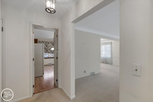 785 Barrington Road, Grosse Pointe Park, MI 48230