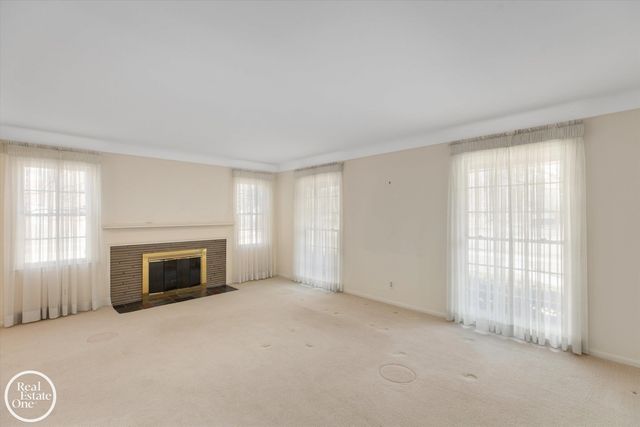 785 Barrington Road, Grosse Pointe Park, MI 48230