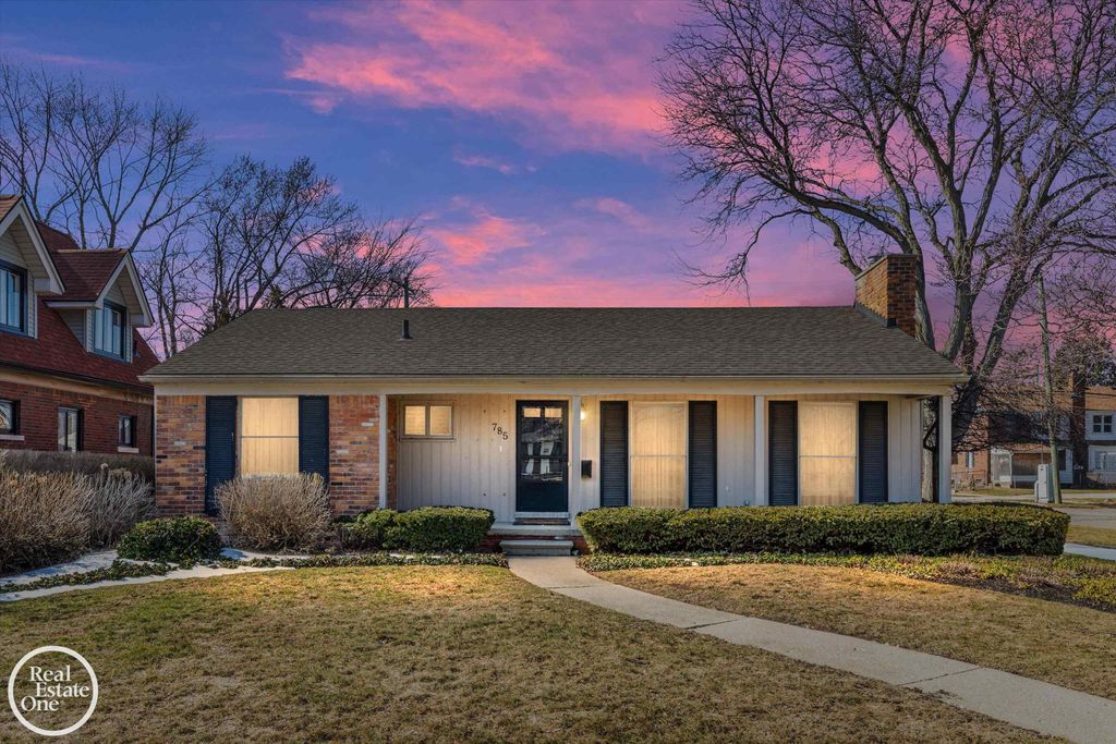 785 Barrington Road, Grosse Pointe Park, MI 48230