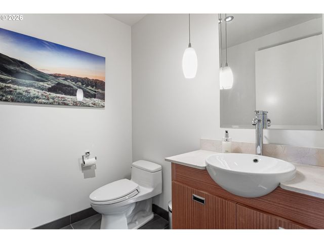 1310 Nw NAITO Pkwy 707, Portland, OR 97209