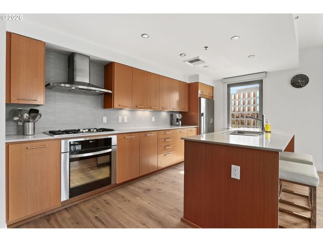 1310 Nw NAITO Pkwy 707, Portland, OR 97209