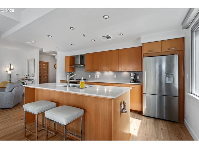 1310 Nw NAITO Pkwy 707, Portland, OR 97209