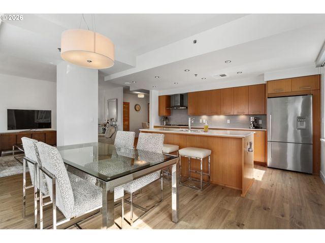 1310 Nw NAITO Pkwy 707, Portland, OR 97209