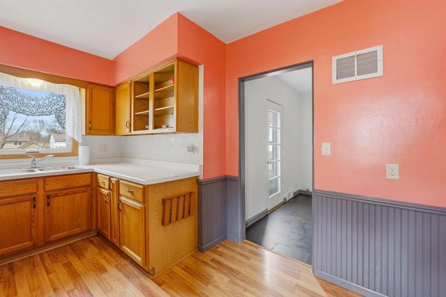 612 W Mackie Street, Beaver Dam, WI 53916