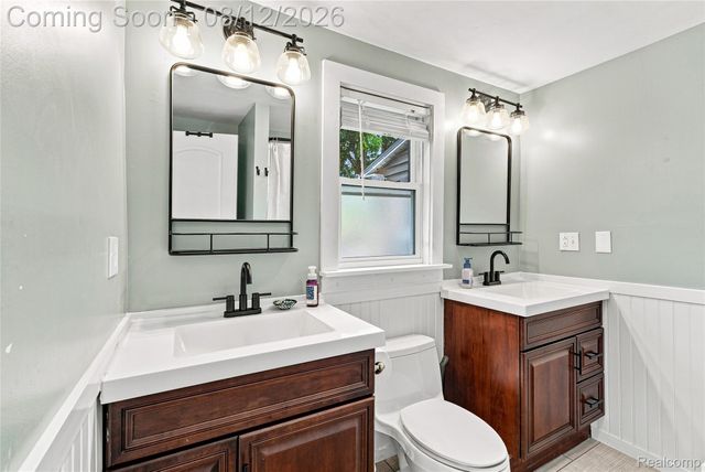 915 Main Street, Fenton, MI 48430