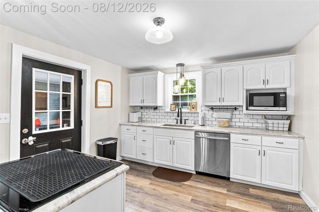 915 Main Street, Fenton, MI 48430