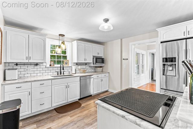 915 Main Street, Fenton, MI 48430