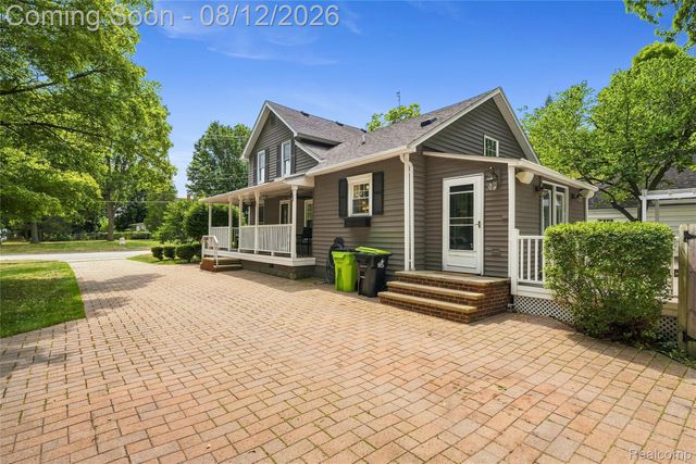 915 Main Street, Fenton, MI 48430