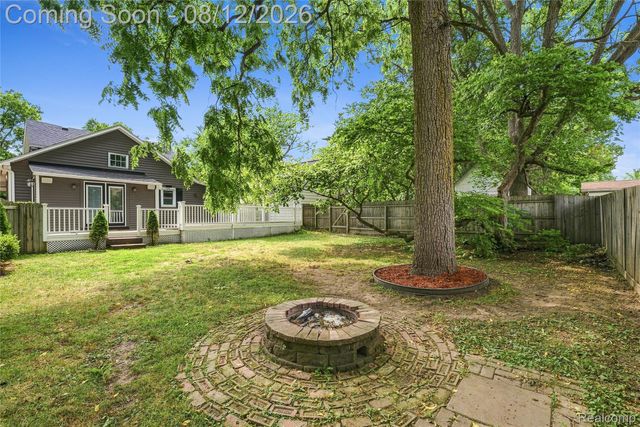915 Main Street, Fenton, MI 48430