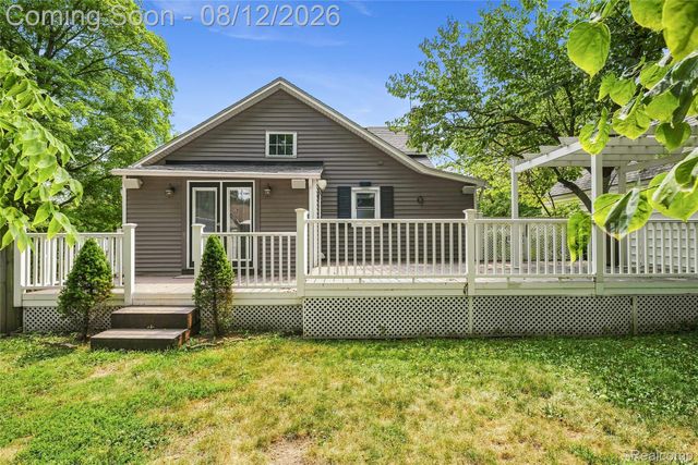 915 Main Street, Fenton, MI 48430