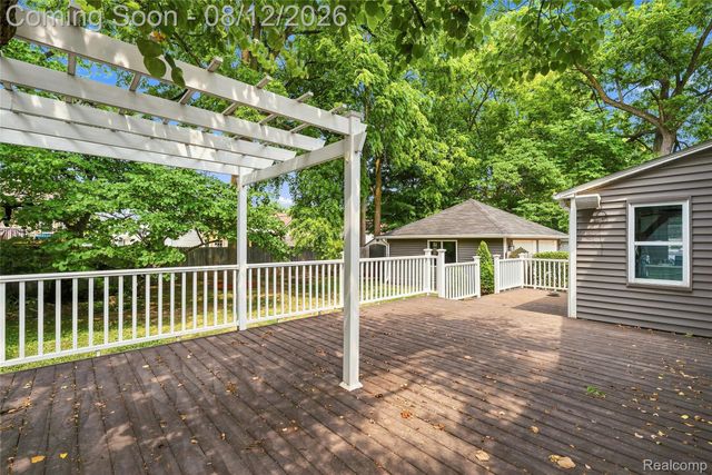 915 Main Street, Fenton, MI 48430