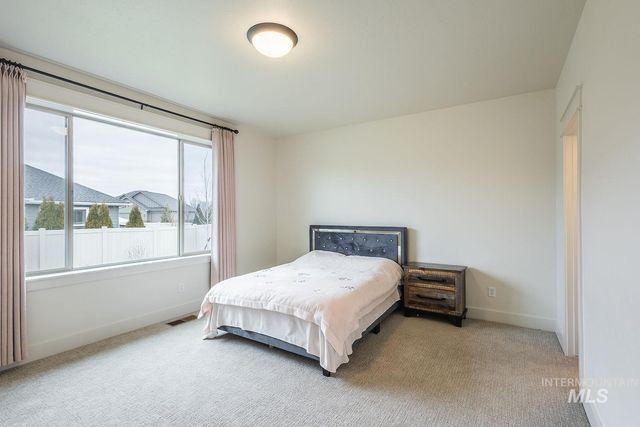 2752 E Sawtelle Peak St, Meridian, ID 83642