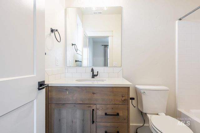 2752 E Sawtelle Peak St, Meridian, ID 83642