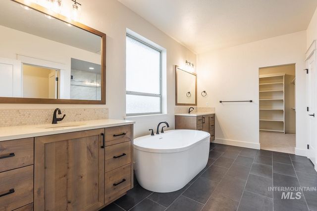 2752 E Sawtelle Peak St, Meridian, ID 83642