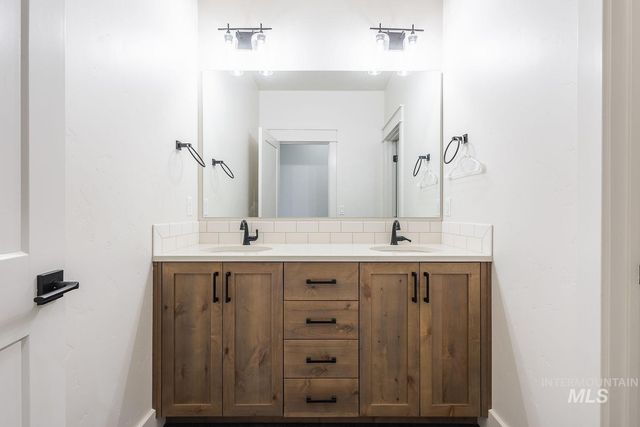 2752 E Sawtelle Peak St, Meridian, ID 83642