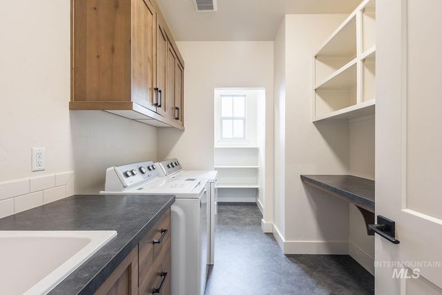 2752 E Sawtelle Peak St, Meridian, ID 83642