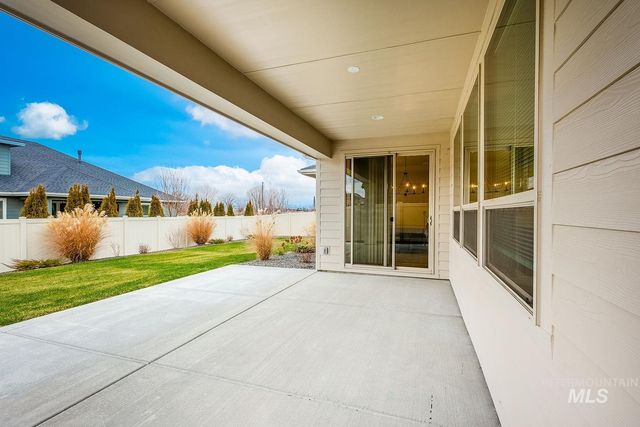 2752 E Sawtelle Peak St, Meridian, ID 83642
