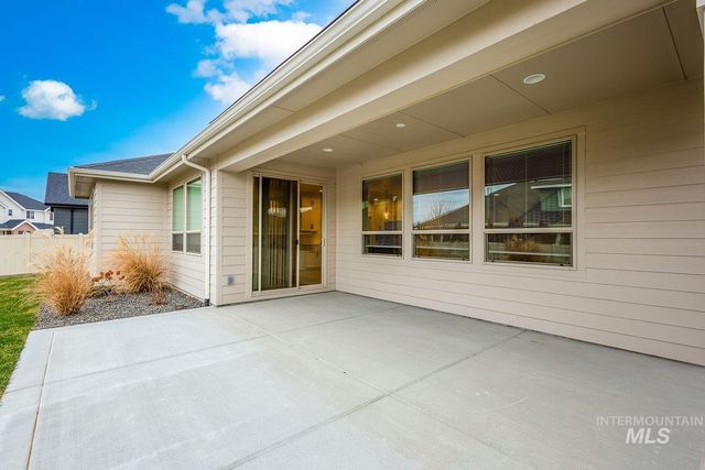 2752 E Sawtelle Peak St, Meridian, ID 83642