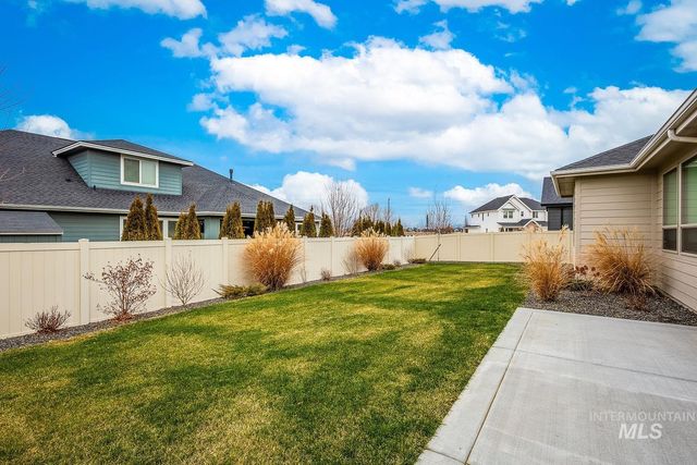 2752 E Sawtelle Peak St, Meridian, ID 83642
