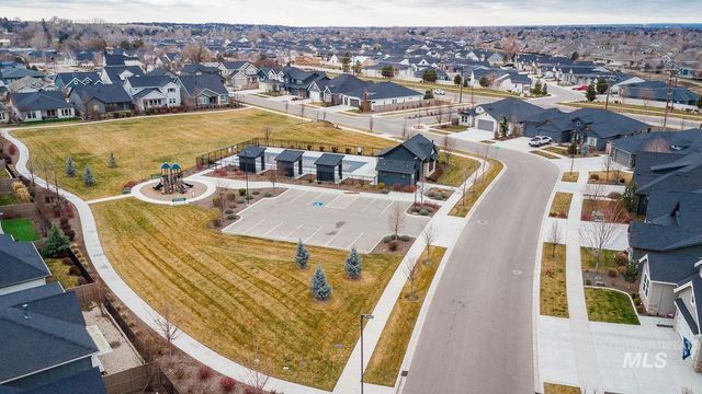 2752 E Sawtelle Peak St, Meridian, ID 83642