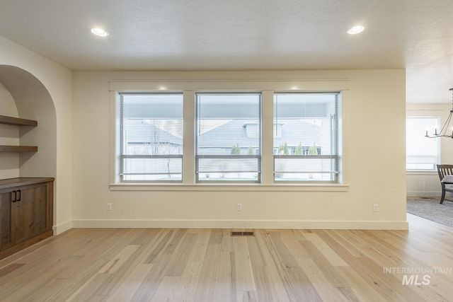 2752 E Sawtelle Peak St, Meridian, ID 83642